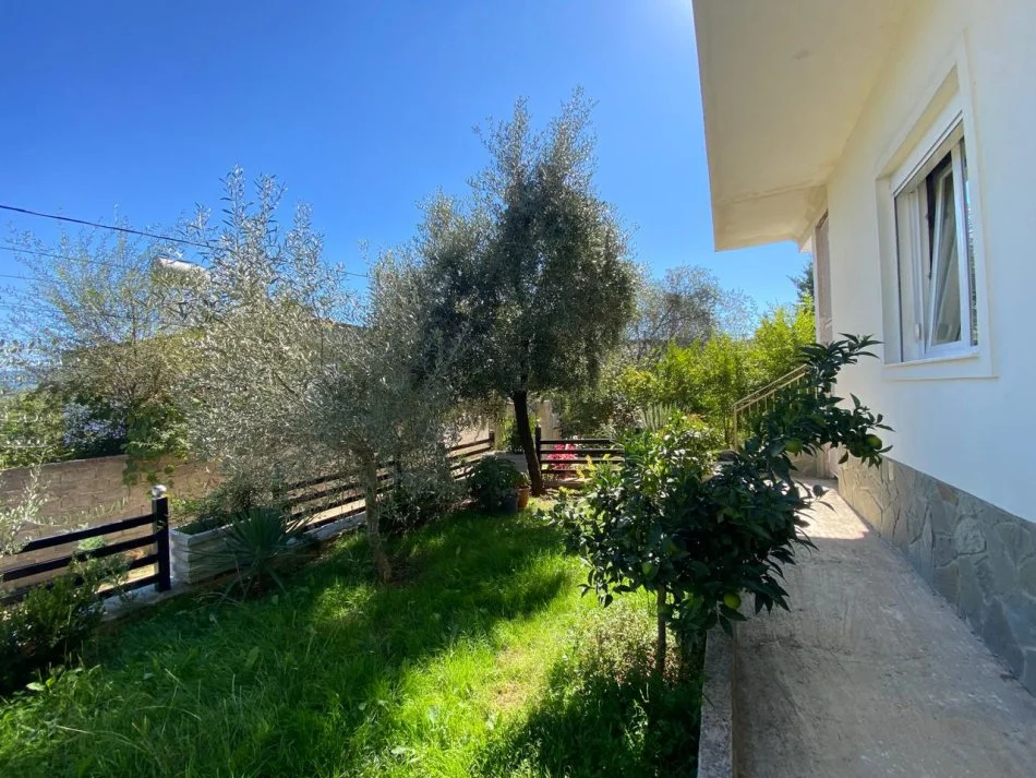 Tirane, jepet me qera Vile 2 Katshe Kati 1, 127 m² 650 € (Sauk)