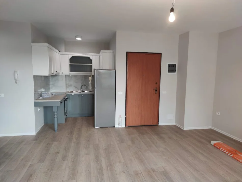 Tirane, jepet me qera apartament 2+1+Ballkon Kati 7, 100 m² 600 € (Bulevardi Zhan D'arkk)