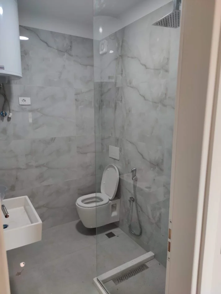 Tirane, jepet me qera apartament 2+1+Ballkon Kati 7, 100 m² 600 € (Bulevardi Zhan D'arkk)