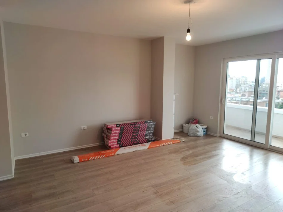 Tirane, jepet me qera apartament 2+1+Ballkon Kati 7, 100 m² 600 € (Bulevardi Zhan D'arkk)