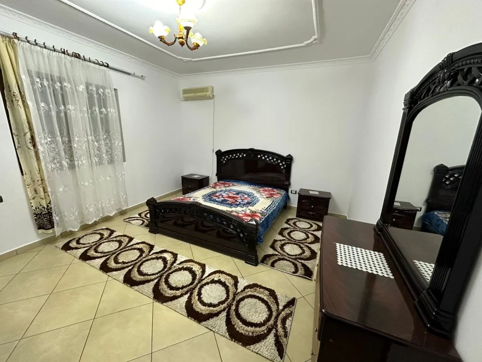 Tirane, jepet me qera Vile 2+1 Kati 1, 136 m² 550 € (Rruga 5 Maji)