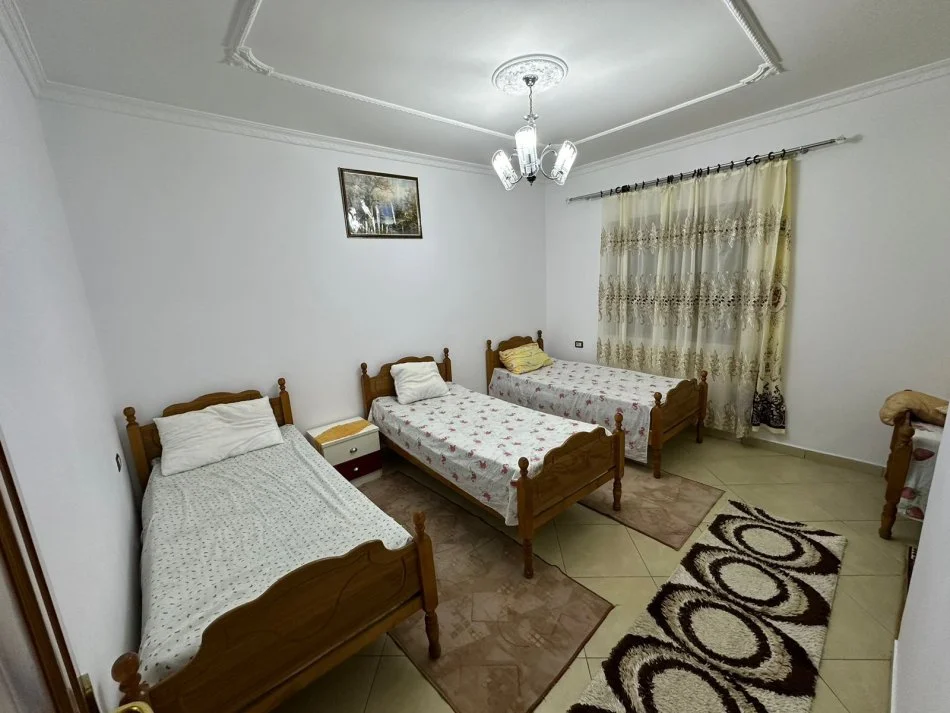 Tirane, jepet me qera Vile 2+1 Kati 1, 136 m² 550 € (Rruga 5 Maji)