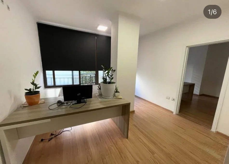 Tirane, jepet me qera zyre Kati 1, 58 m² 500 € (Komuna E Parisit)