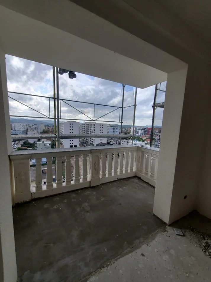 Tirane, shes 1+1 Kati 7, 77 m² 56.210 € (Rruga Teuta)