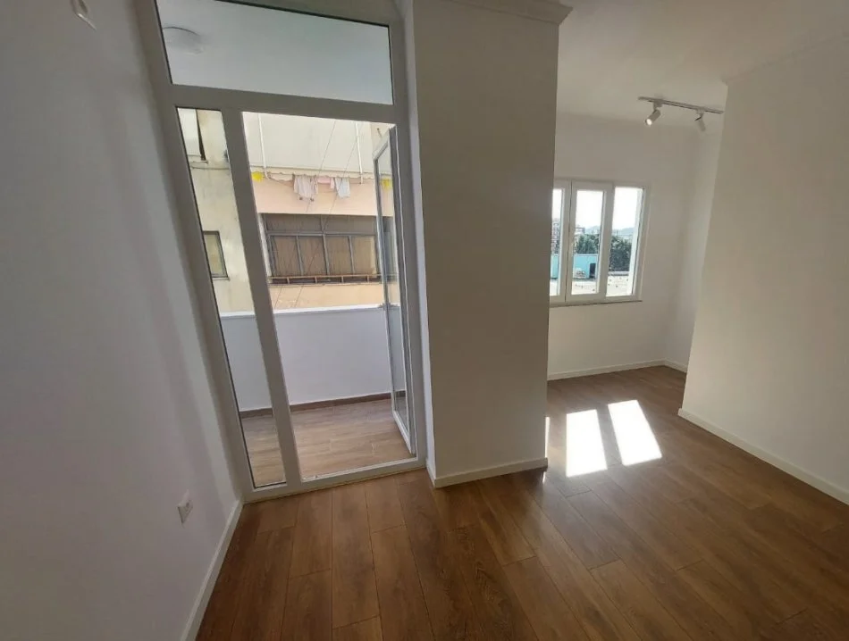 Tirane, shitet 2+1 Kati 5, 