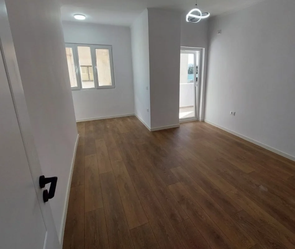 Tirane, shitet 2+1 Kati 5, 