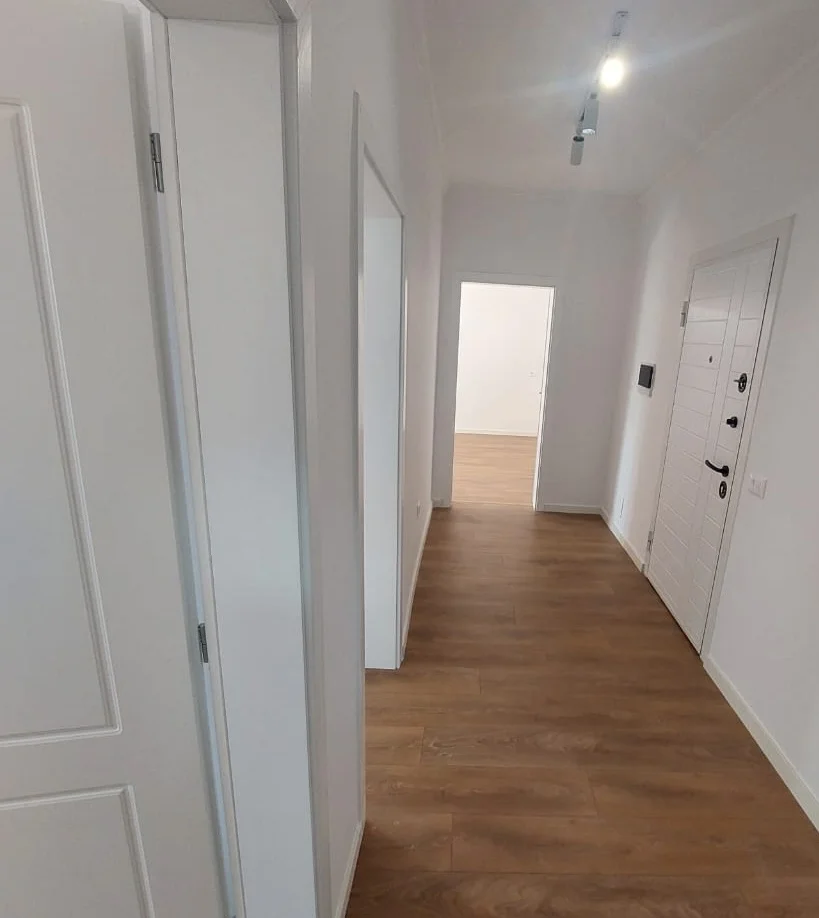 Tirane, shitet 2+1 Kati 5, 