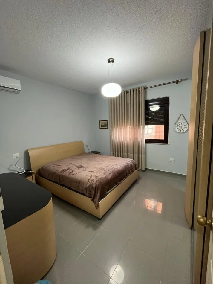 Tirane, jepet me qera apartament 2+1 Kati 4, 90 m² 701 € (Rruga e Kosovareve)