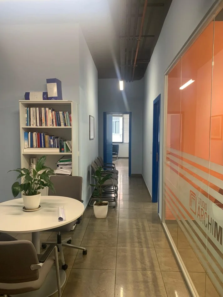 Tirane, jepet me qera ambjent biznesi Kati 1, 90 m² 900 € / MUAJ  ,(KOMUNA E PARISIT)