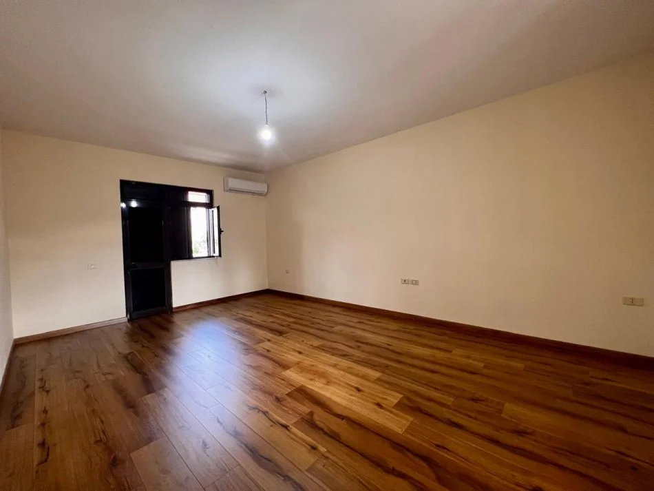 Vile me Qira 3-Kate, 300 m² 700 € (Vilat Gjermane) Tirane