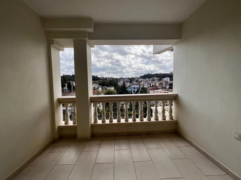 Vile me Qira 3-Kate, 300 m² 700 € (Vilat Gjermane) Tirane
