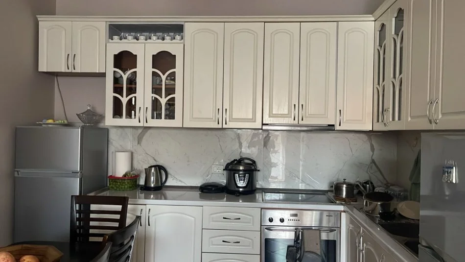 Tirane, jepet me qera apartament 2+1+Ballkon Kati 2, 90 m² 500 € (Migjeni)