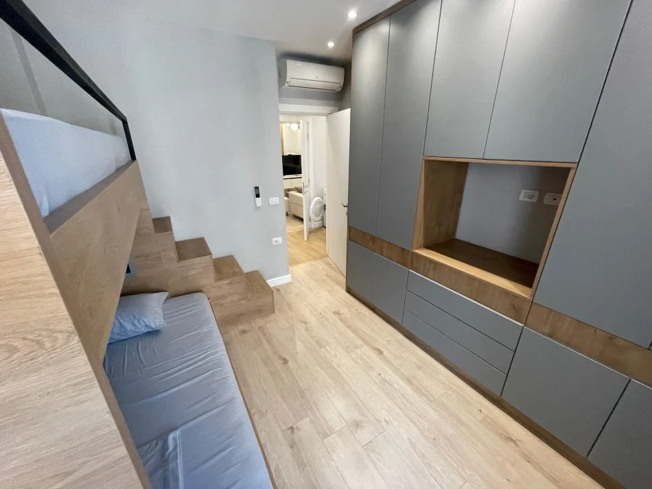 Tirane, shes apartament 2+1+Ballkon Kati 4, 94 m² 140.000 € (Casa Italia, ish Dogana)