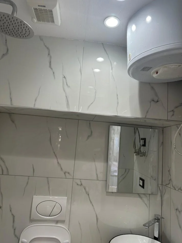 Tirane, jepet me qera zyre Kati 0, 30 m² 400 € 