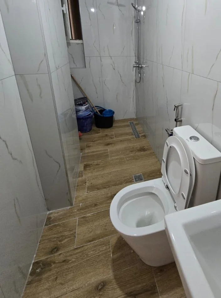 Tirane, shitet 1+1 Kati 2, 