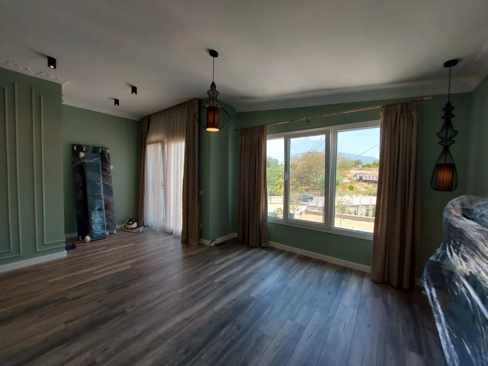 Tirane, jepet me qera Vile 3 Katshe , 243 m² 3.000 € (Mjull Bathore)