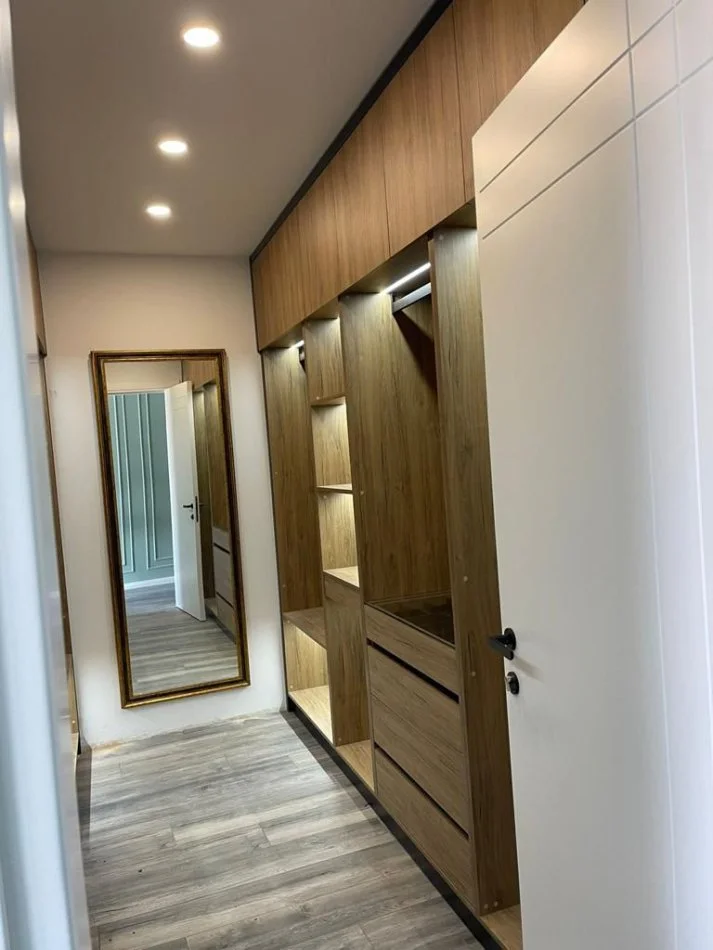 Tirane, jepet me qera Vile 3 Katshe , 243 m² 3.000 € (Mjull Bathore)