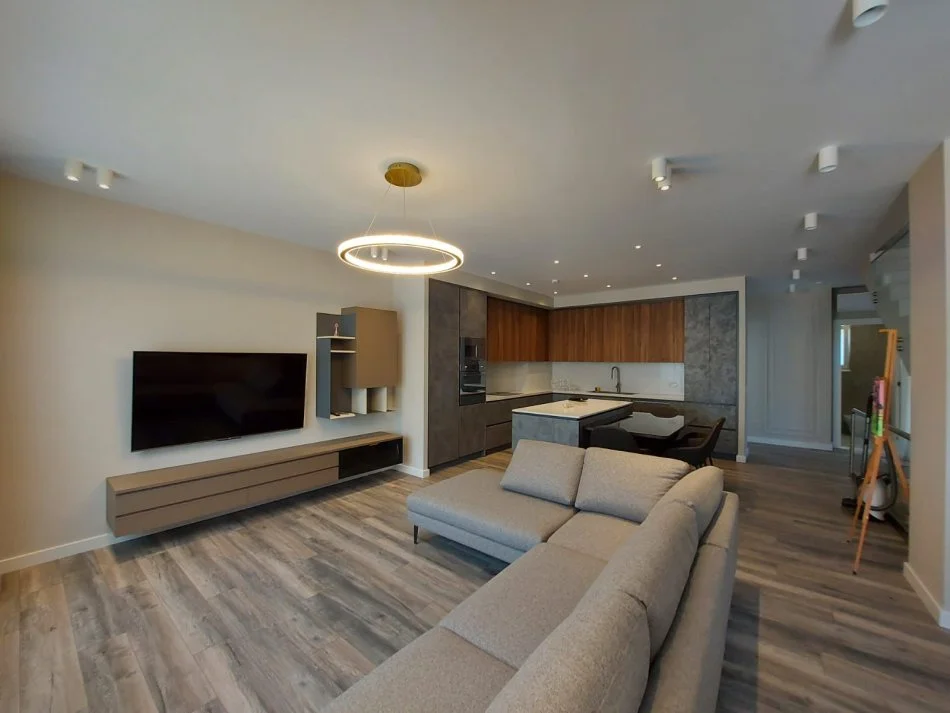 Tirane, jepet me qera Vile 3 Katshe , 243 m² 3.000 € (Mjull Bathore)