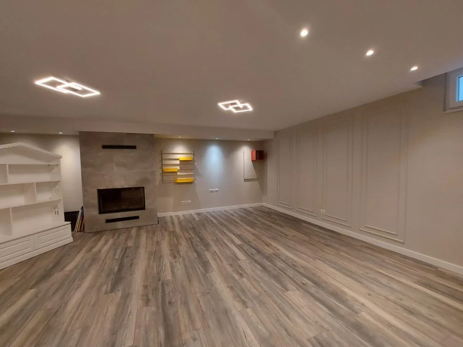 Tirane, jepet me qera Vile 3 Katshe , 243 m² 3.000 € (Mjull Bathore)