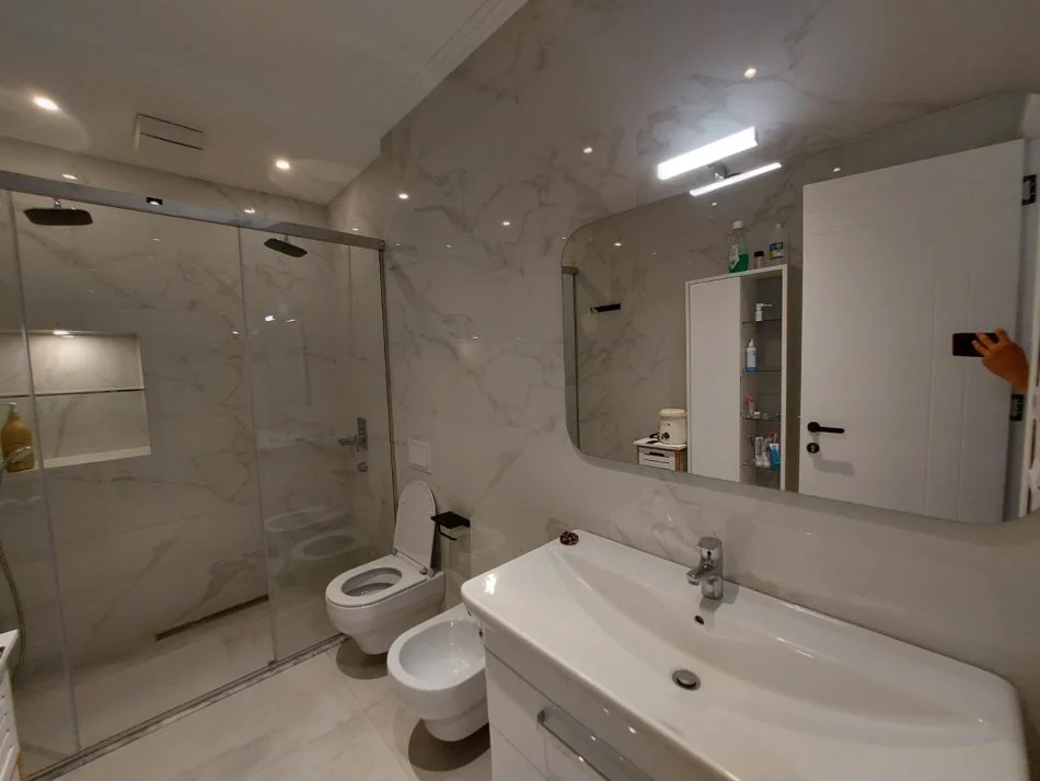 Tirane, jepet me qera Vile 3 Katshe , 243 m² 3.000 € (Mjull Bathore)