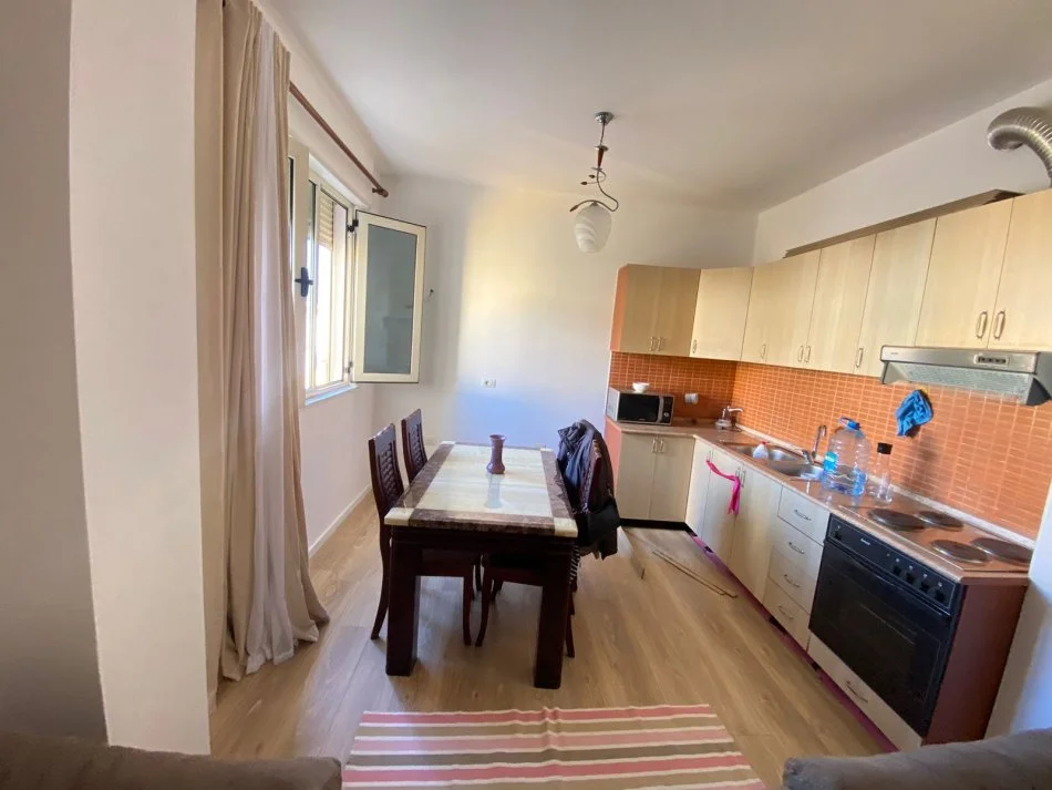 Tirane, shitet apartament 1+1+Ballkon Kati 3, 88 m² 130.000 € (Kodra e Diellit)