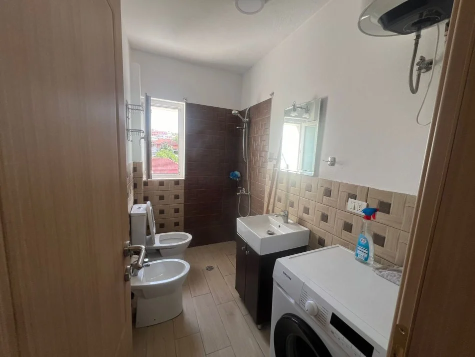 Tirane, shitet apartament 1+1 Kati 4, 44 m² 73.000 € (Ali Dem)