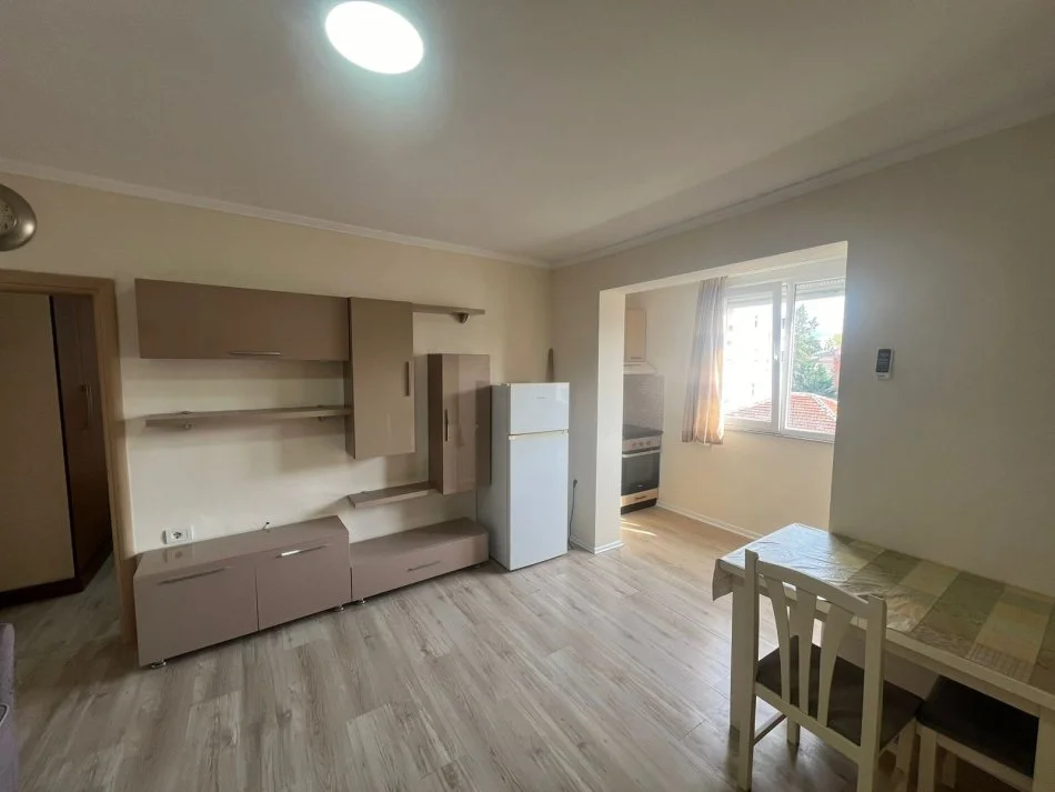 Tirane, shitet apartament 1+1 Kati 4, 44 m² 73.000 € (Ali Dem)