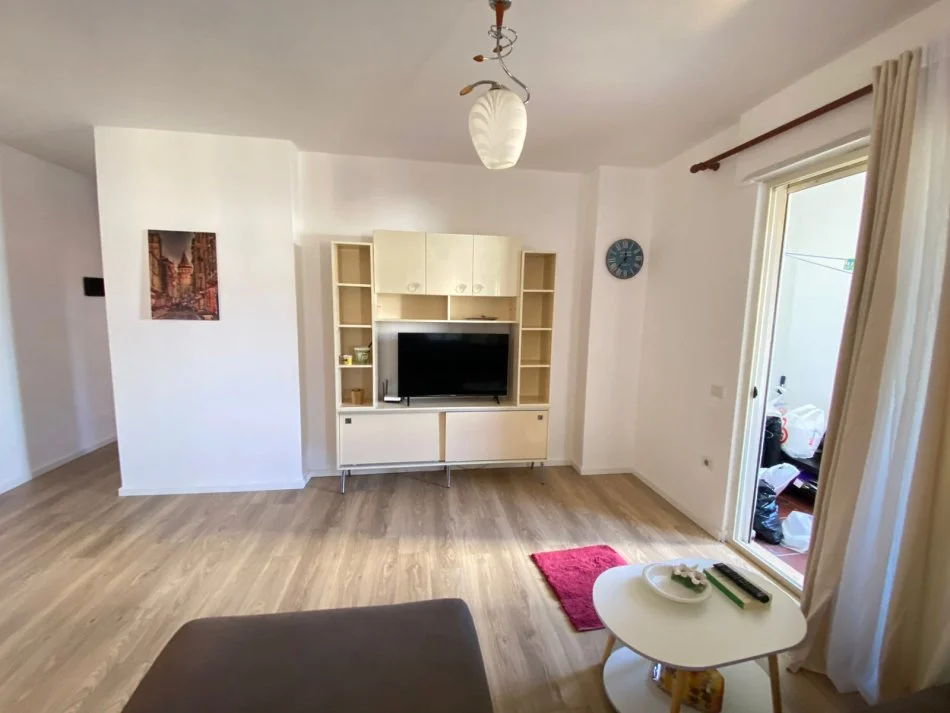 Tirane, shitet apartament 1+1+Ballkon Kati 3, 88 m² 130.000 € (Kodra e Diellit)