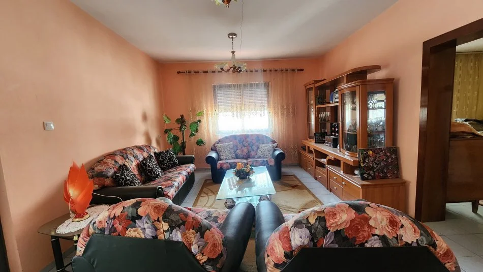 Tirane, shitet Vile 3 Katshe Kati 3, 533 m² 480.000 € (Fresk)