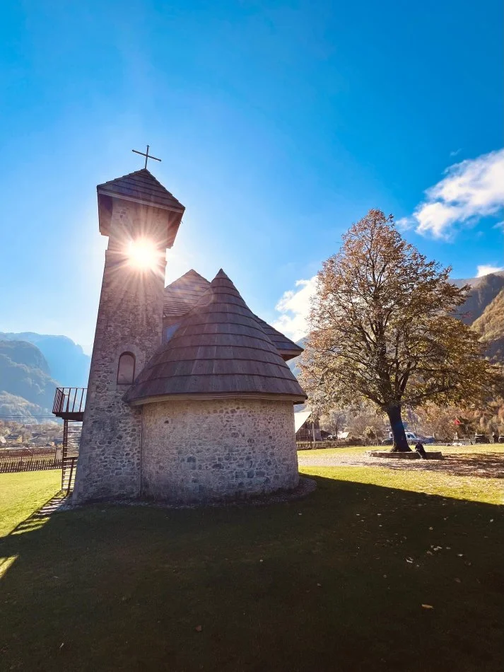 "Tours en Albanie : Gastronomie, Culture et Nature à Découvrir"
