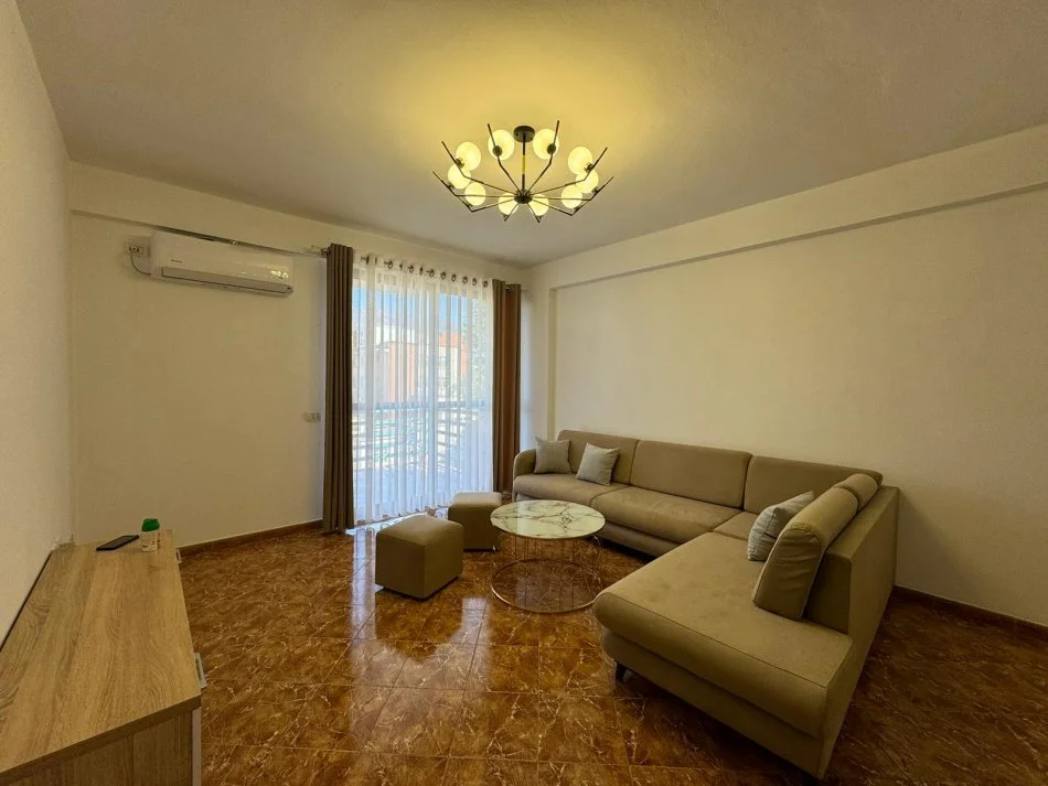 Tirane, jepet me qera apartament 2+1+Ballkon Kati 3, 95 m² 550 € 