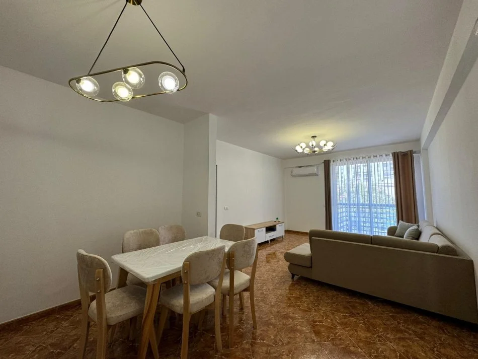 Tirane, jepet me qera apartament 2+1+Ballkon Kati 3, 95 m² 550 € 