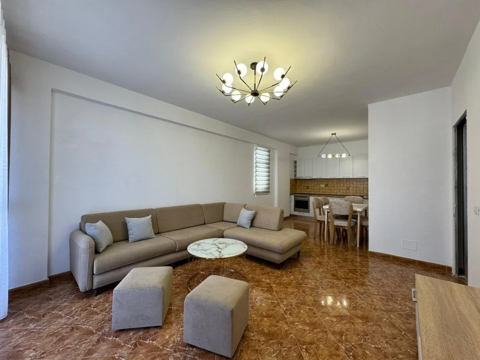 Tirane, jepet me qera apartament 2+1+Ballkon Kati 3, 95 m² 550 € 