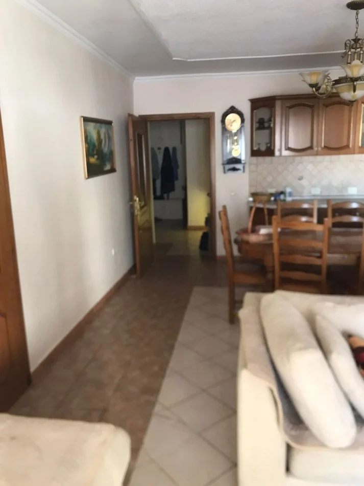 Tirane, shitet apartament 3+1+Ballkon Kati 7, 164 m² 330.000 € (Rruga Skënder Luarasi)
