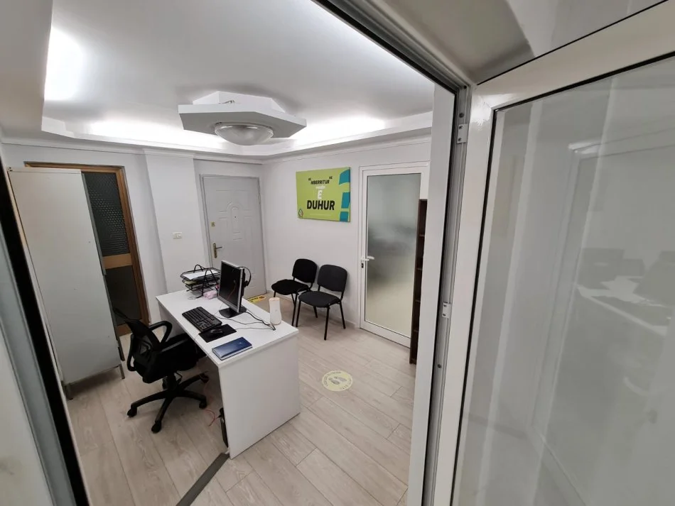 Tirane, jepet me qera ambjent biznesi Kati 1, 120 m² 790 € 