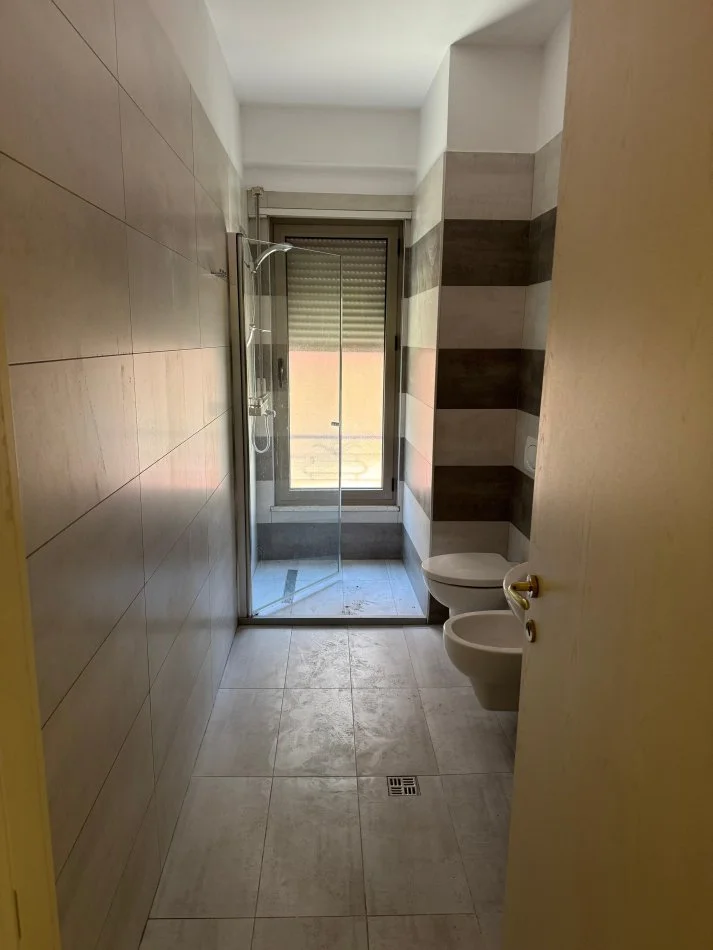 Tirane, jepet me qera apartament 2+1 Kati 1, 100 m² 800€ (Delijorgji)