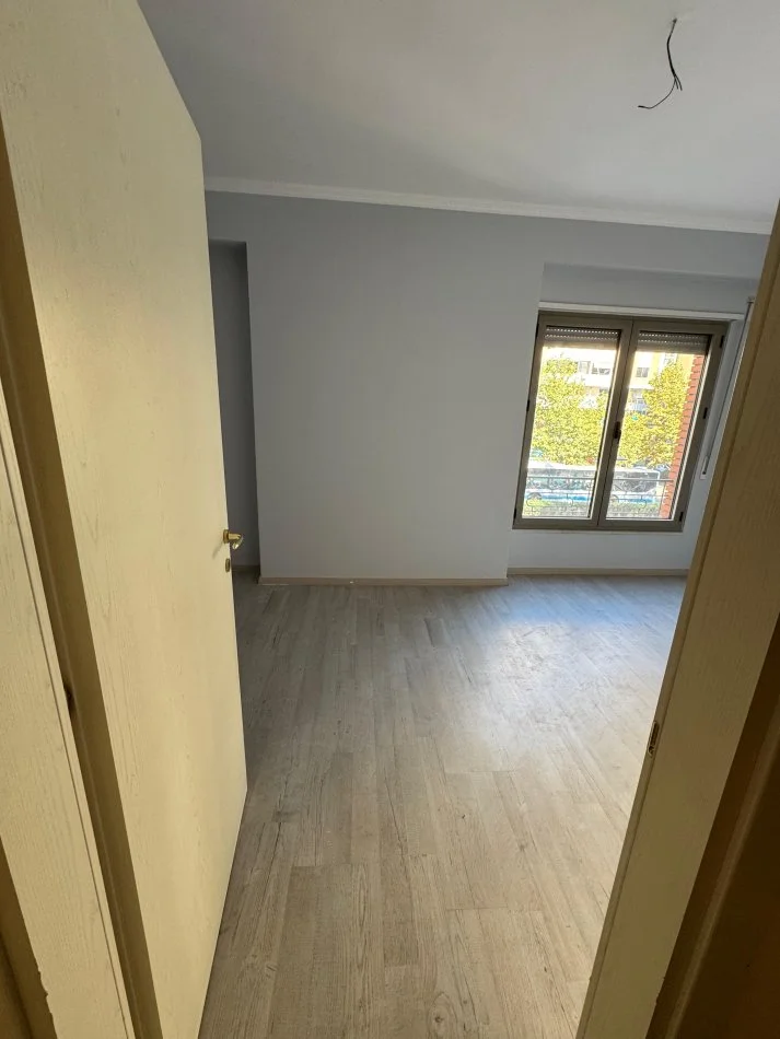 Tirane, jepet me qera apartament 2+1 Kati 1, 100 m² 800€ (Delijorgji)