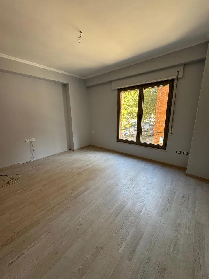 Tirane, jepet me qera apartament 2+1 Kati 1, 100 m² 800€ (Delijorgji)