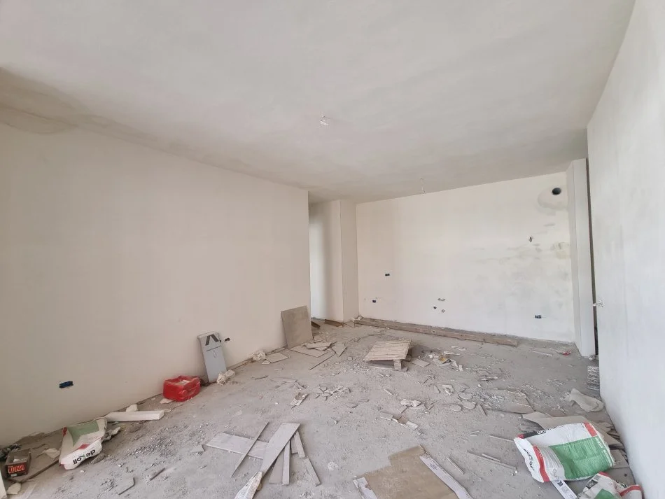 Tirane, shitet apartament 2+1+Ballkon Kati 6, (Xhanfize keko)