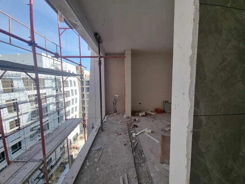Tirane, shitet apartament 2+1+Ballkon Kati 6, (Xhanfize keko)
