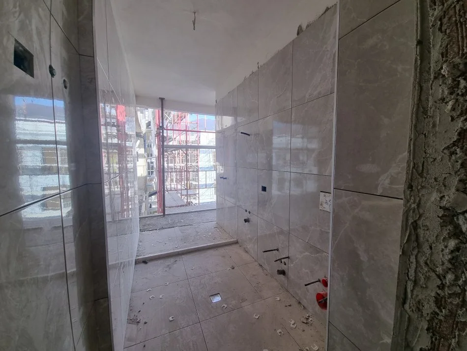 Tirane, shitet apartament 2+1+Ballkon Kati 6, (Xhanfize keko)