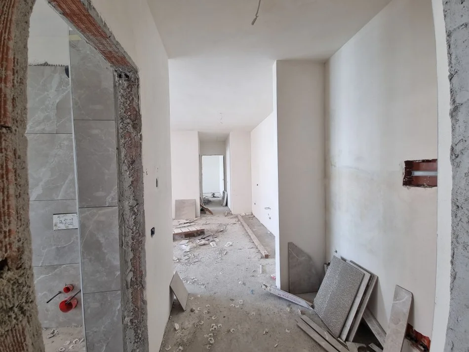 Tirane, shitet apartament 2+1+Ballkon Kati 6, (Xhanfize keko)