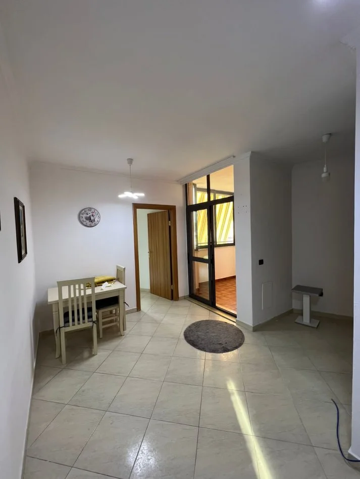 Tirane, jepet me qera/Shitje apartament 2+1 Kati 10, 85 m² 600 € (9-katshet, Prokuroria e Pergjithshme)