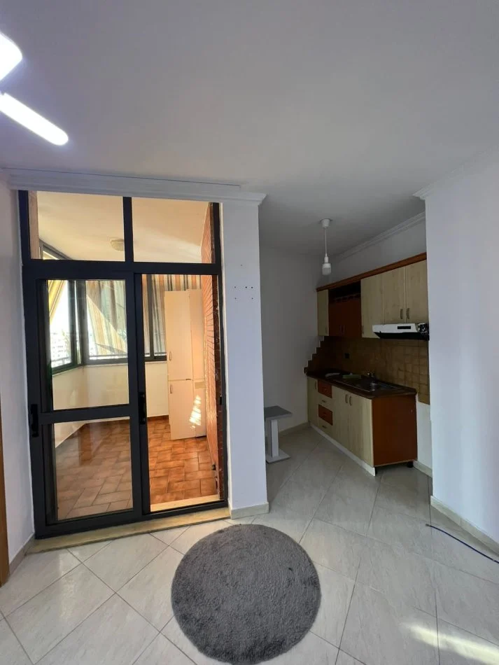 Tirane, jepet me qera/Shitje apartament 2+1 Kati 10, 85 m² 600 € (9-katshet, Prokuroria e Pergjithshme)
