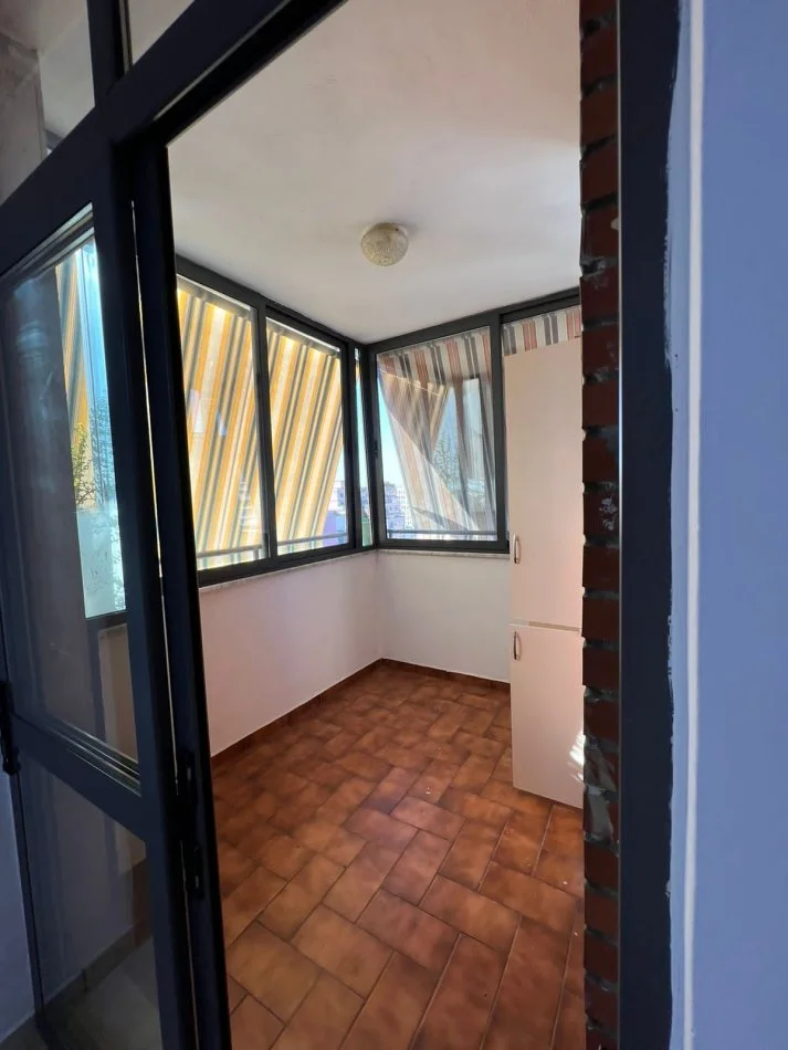 Tirane, jepet me qera/Shitje apartament 2+1 Kati 10, 85 m² 600 € (9-katshet, Prokuroria e Pergjithshme)