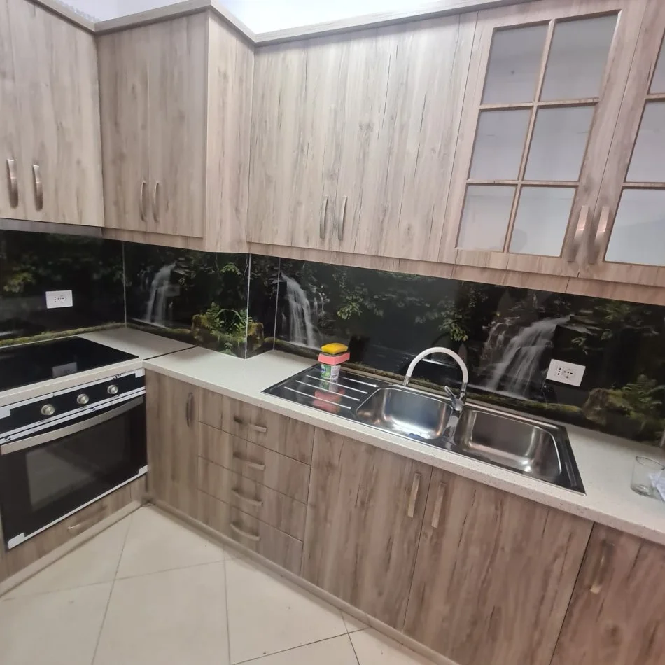 Shqiperi, jap me qera apartament 3+1+Ballkon Kati 8, 131 m² 750 € (Rruga e Dibrës)