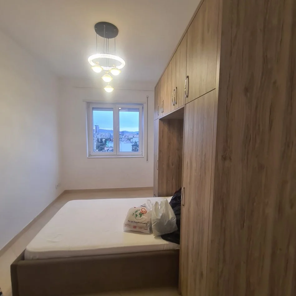 Shqiperi, jap me qera apartament 3+1+Ballkon Kati 8, 131 m² 750 € (Rruga e Dibrës)