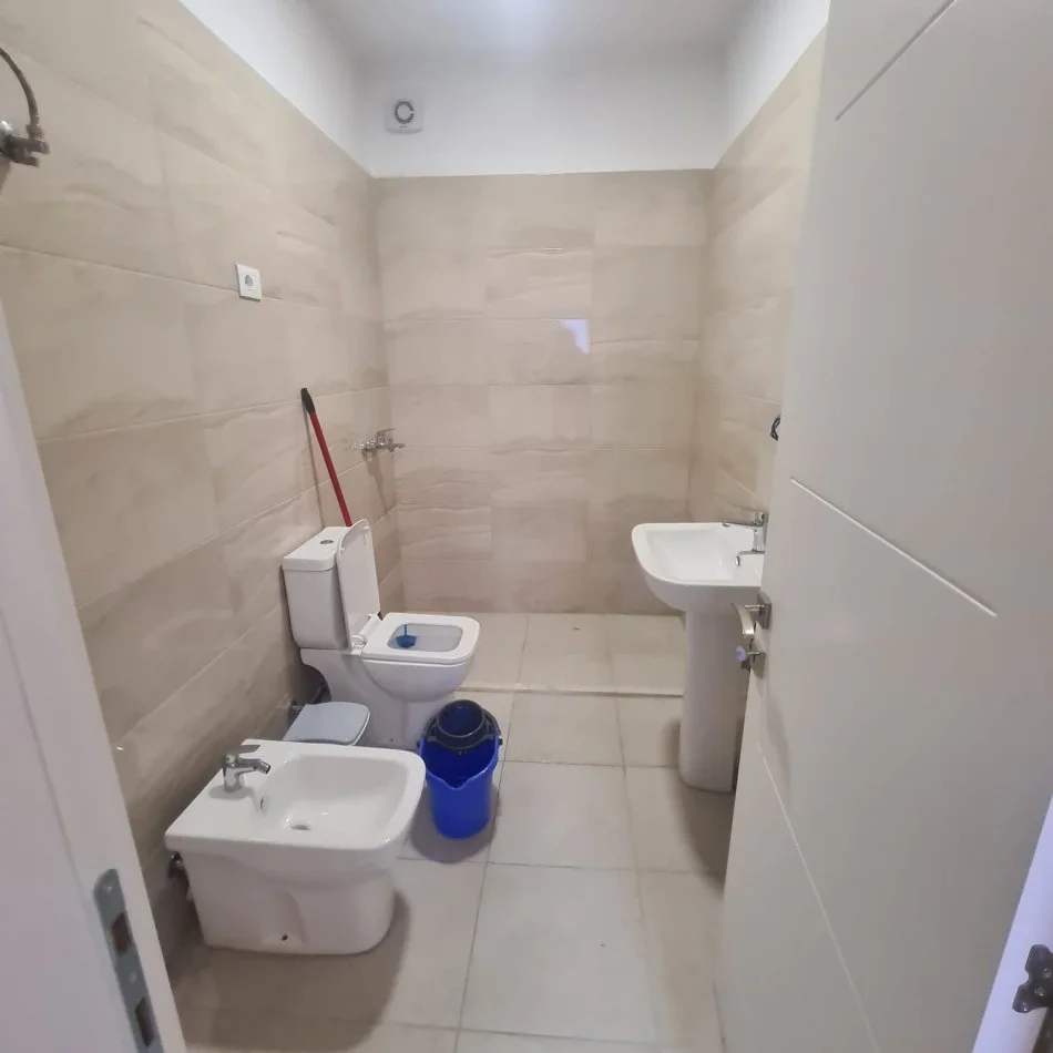Shqiperi, jap me qera apartament 3+1+Ballkon Kati 8, 131 m² 750 € (Rruga e Dibrës)
