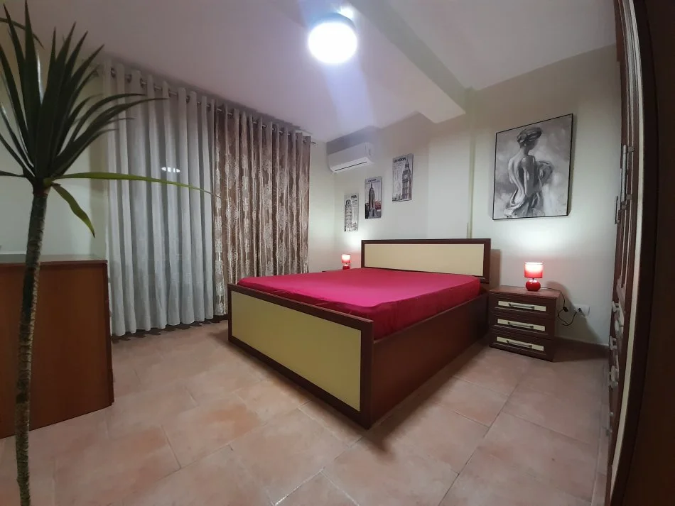 Tirane, jepet me qera apartament 2+1+Ballkon Kati 8, 114 m² 600 € (Bulevardi zogu 1)