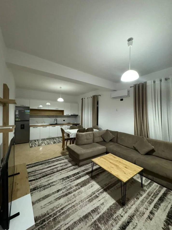 Tirane, jepet me qera apartament 1+1+Ballkon Kati 4, 90 m² 501 € (RR:"5 Maji)